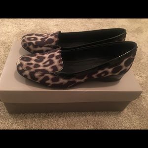 Bandolino animal print loafers/wedges